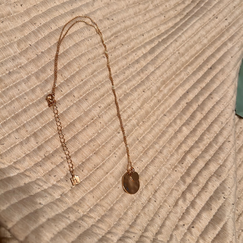 Elegant Gold Pendant Necklace Parklane 18$